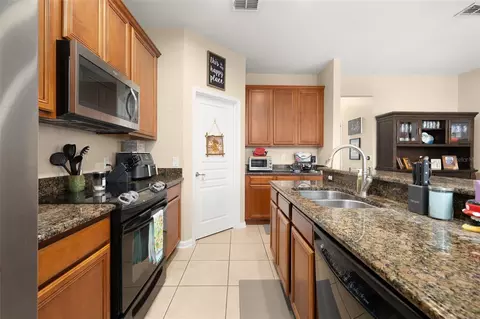 Kitchen - 7710 Fairgrove Ave, Windermere, FL 34786 photo 2 of 6