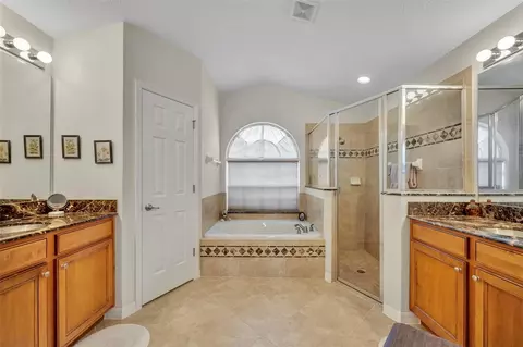 Bath - 887 Seneca Trl, Saint Cloud, FL 34772 photo 2 of 4