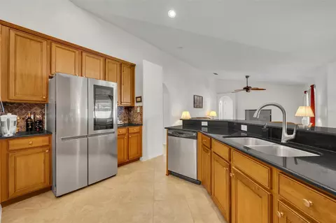 Kitchen - 887 Seneca Trl, Saint Cloud, FL 34772 photo 2 of 4