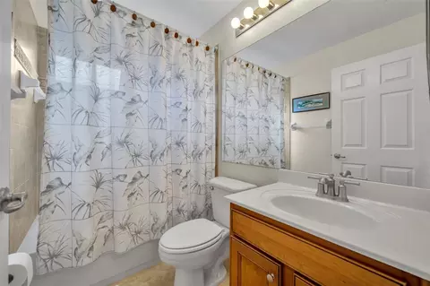 Bath - 887 Seneca Trl, Saint Cloud, FL 34772 photo 3 of 4