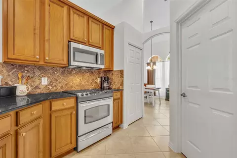 Kitchen - 887 Seneca Trl, Saint Cloud, FL 34772 photo 3 of 4