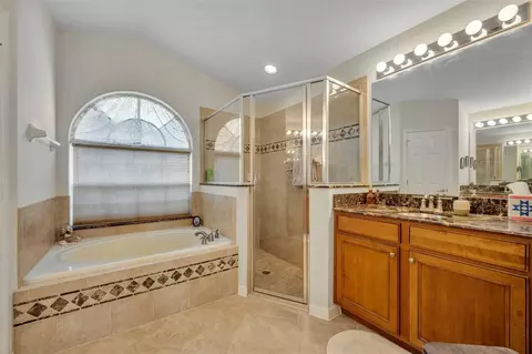 Bath - 887 Seneca Trl, Saint Cloud, FL 34772 photo 1 of 4