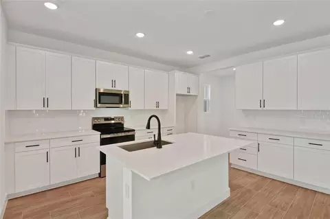 Kitchen - 1034 Cloud Ridge Ct, Mount Dora, FL 32757 photo 1 of 2