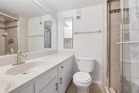Bath - 404 E Orlando Ave #11B, Ocoee, FL 34761 photo 3 of 3