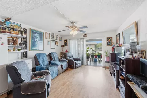 Living - 404 E Orlando Ave #11B, Ocoee, FL 34761 photo 1 of 2