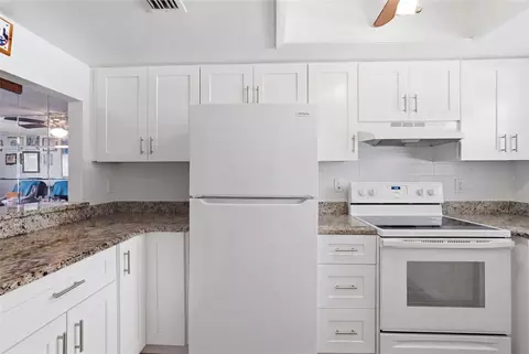 Kitchen - 404 E Orlando Ave #11B, Ocoee, FL 34761 photo 4 of 6