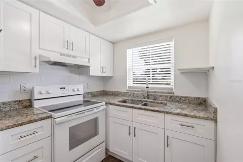 Kitchen - 404 E Orlando Ave #11B, Ocoee, FL 34761 photo 3 of 6