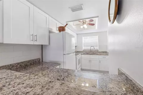Kitchen - 404 E Orlando Ave #11B, Ocoee, FL 34761 photo 6 of 6