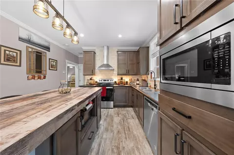 Kitchen - 5585 Palm Ave, Okeechobee, FL 34972 photo 6 of 10