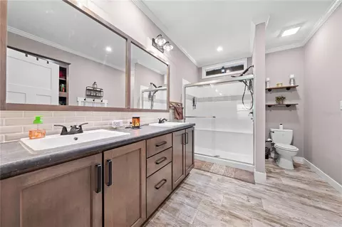 Bath - 5585 Palm Ave, Okeechobee, FL 34972 photo 2 of 3