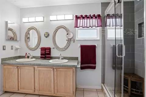 Bath - 6445 Bay Shore Dr, Saint Cloud, FL 34771 photo 2 of 4