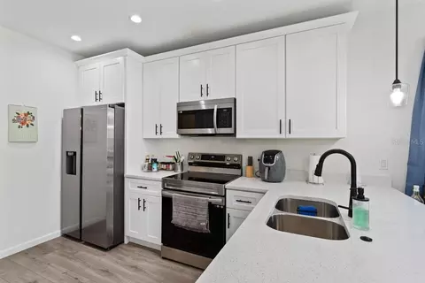 Kitchen - 1967 Virginia Ave, Eustis, FL 32726 photo 2 of 3