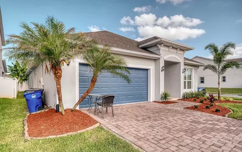 Exterior - 1719 Hawksbill Ln, Saint Cloud, FL 34771 photo 3 of 10
