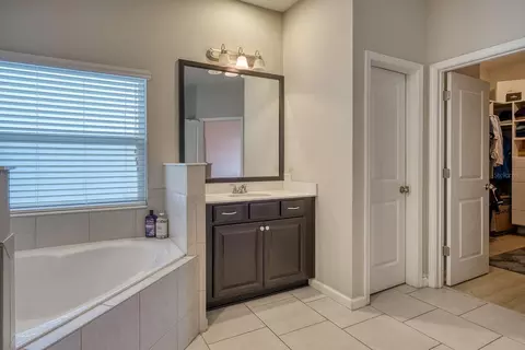 Bath - 1719 Hawksbill Ln, Saint Cloud, FL 34771 photo 2 of 4