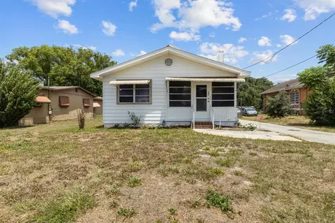 207 S Perry Ave, Fort Meade, FL 33841