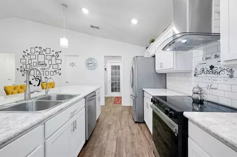 Kitchen - 4055 Ruby Run, Haines City, FL 33844 photo 3 of 6
