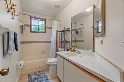 Bath - 20 Macon Way, Saint Cloud, FL 34769 photo 1 of 2