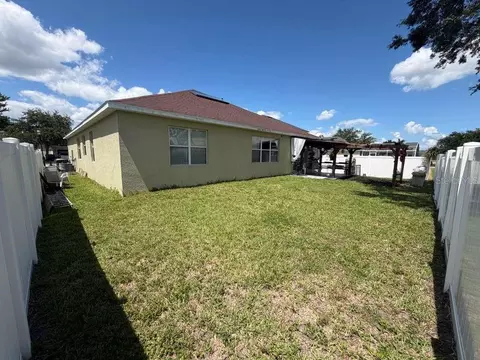 Exterior - 3514 Pintail Ln, Saint Cloud, FL 34772 photo 3 of 7