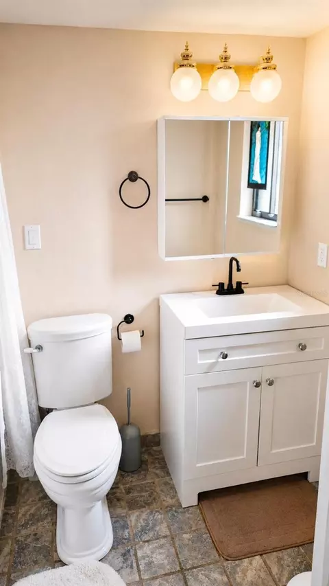 Bath - 2234 W Maple Ter, Saint Cloud, FL 34771 photo 1 of 4