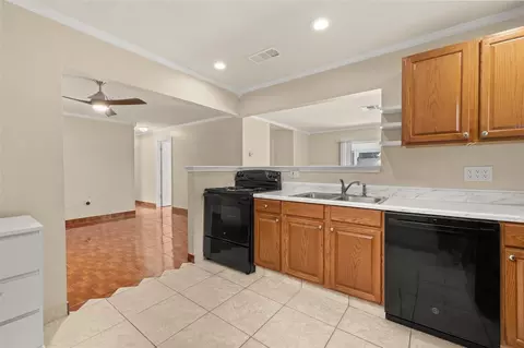Kitchen - 235 Tennessee Ave, Saint Cloud, FL 34769 photo 3 of 4