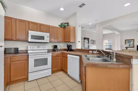 Kitchen - 126 Summer Place Loop, Clermont, FL 34714 photo 1 of 2