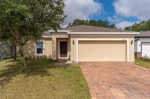 1209 Stratton Ave, Groveland, FL 34736