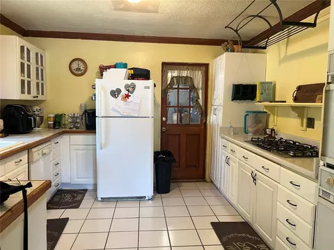 Kitchen - 218 10th St, Saint Cloud, FL 34769 photo 4 of 5