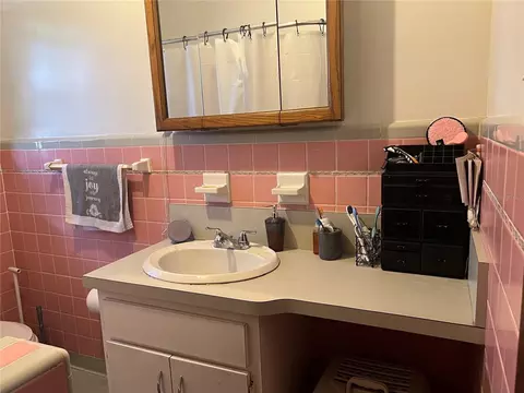 Bath - 218 10th St, Saint Cloud, FL 34769 photo 1 of 2