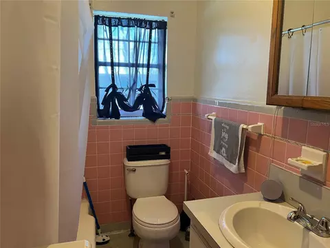 Bath - 218 10th St, Saint Cloud, FL 34769 photo 2 of 2