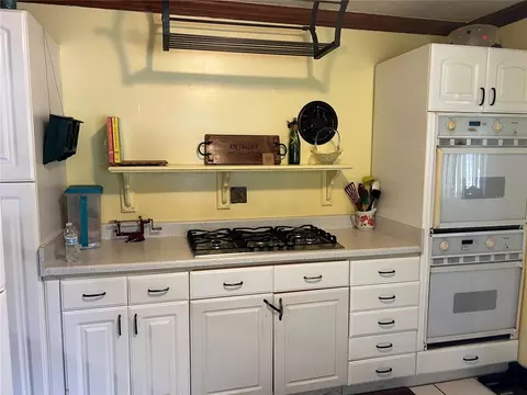 Kitchen - 218 10th St, Saint Cloud, FL 34769 photo 2 of 5