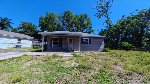 1704 Center St, Leesburg, FL 34748
