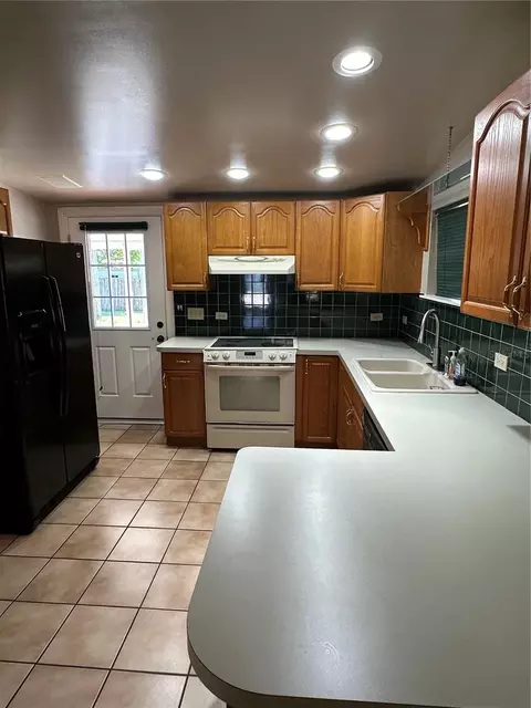 Kitchen - 606 New York Ave #NEW YORK AVE, Saint Cloud, FL 34769 photo 2 of 3