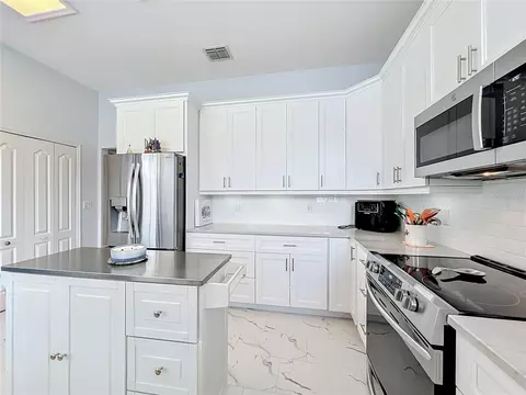 Kitchen - 909 Grovesmere Loop, Ocoee, FL 34761 photo 4 of 5