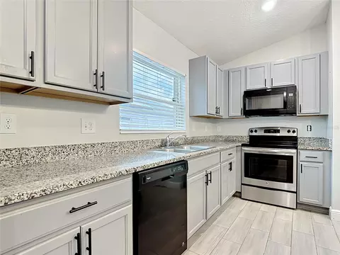 Kitchen - 3040 Lakes Crest Ave, Saint Cloud, FL 34772 photo 5 of 8