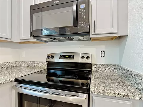 Kitchen - 3040 Lakes Crest Ave, Saint Cloud, FL 34772 photo 6 of 8