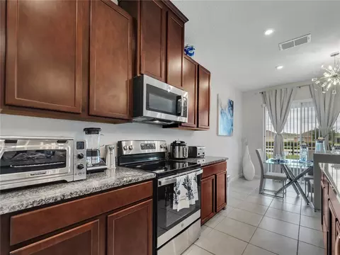 Kitchen - 5542 Toulouse Ln, Saint Cloud, FL 34771 photo 3 of 4