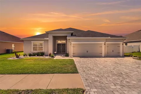 319 Travelers Creek Dr, Auburndale, FL 33823