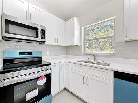 Kitchen - 13 Juniper Pass Radl, Ocala, FL 34480 photo 3 of 3