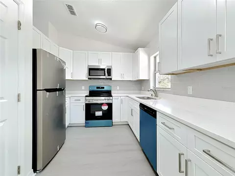 Kitchen - 13 Juniper Pass Radl, Ocala, FL 34480 photo 2 of 3
