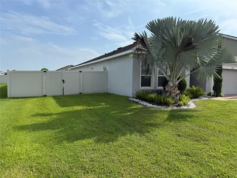 Exterior - 2600 Wadeview Loop, Saint Cloud, FL 34769 photo 5 of 12