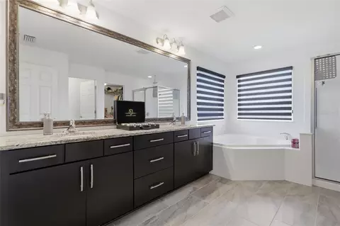 Bath - 9410 Lisbon St, Seffner, FL 33584 photo 2 of 3