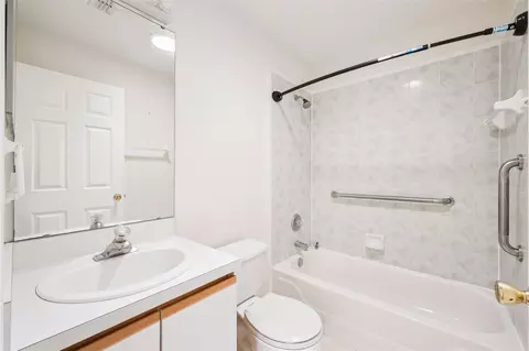 Bath - 305 E 5th St, Saint Cloud, FL 34769 photo 1 of 2