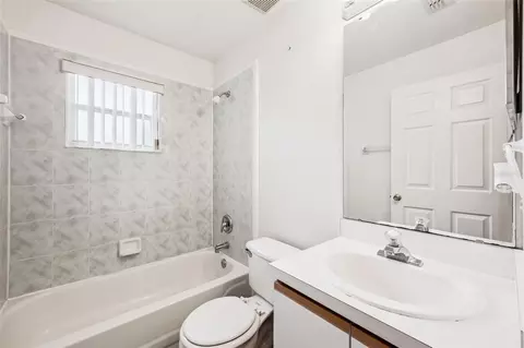Bath - 305 E 5th St, Saint Cloud, FL 34769 photo 2 of 2