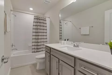 Bath - 5674 Arborvista Dr, Saint Cloud, FL 34769 photo 2 of 4
