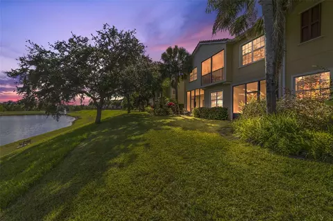2827 Oakwater Dr, Kissimmee, FL 34747