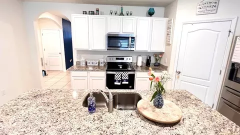 Kitchen - 5406 Pine Lilly Dr, Saint Cloud, FL 34771 photo 2 of 6