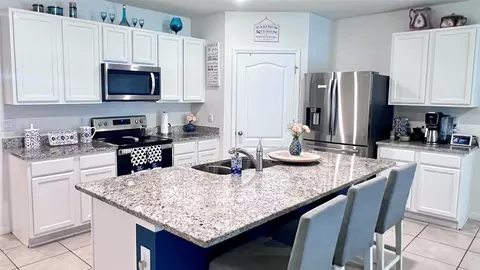 Kitchen - 5406 Pine Lilly Dr, Saint Cloud, FL 34771 photo 5 of 6