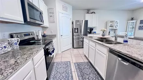 Kitchen - 5406 Pine Lilly Dr, Saint Cloud, FL 34771 photo 6 of 6