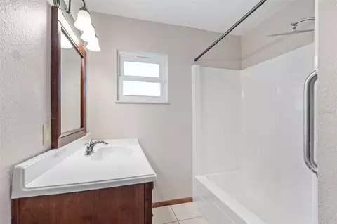 Bath - 110 Edgewater Dr, Saint Cloud, FL 34769 photo 2 of 3