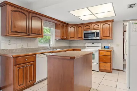 Kitchen - 110 Edgewater Dr, Saint Cloud, FL 34769 photo 2 of 3